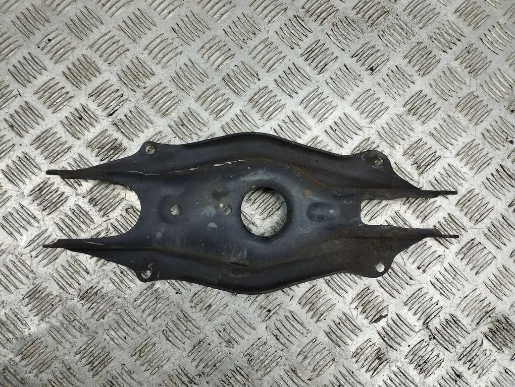 Rear upper control arm/wishbone – right