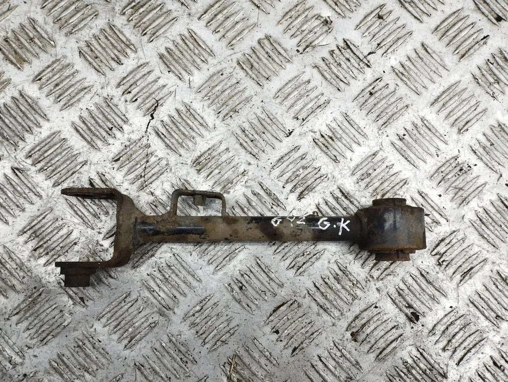 Rear upper control arm/wishbone – left