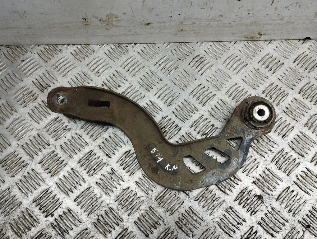 Rear upper control arm/wishbone – left