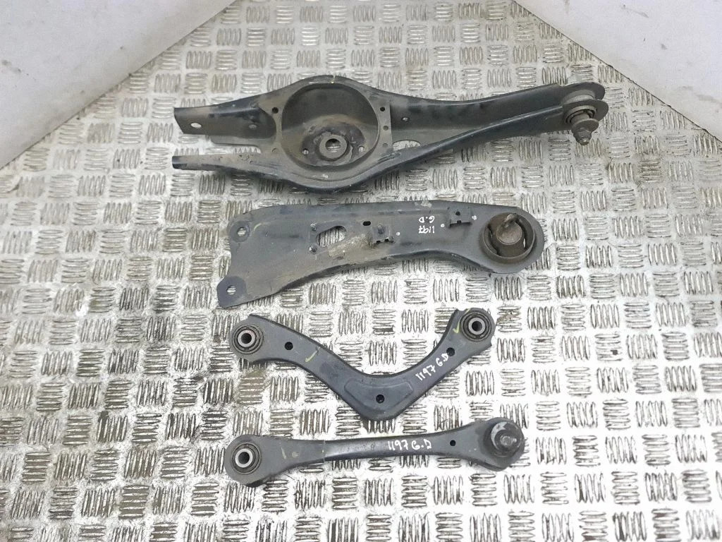 Rear upper control arm/wishbone – right