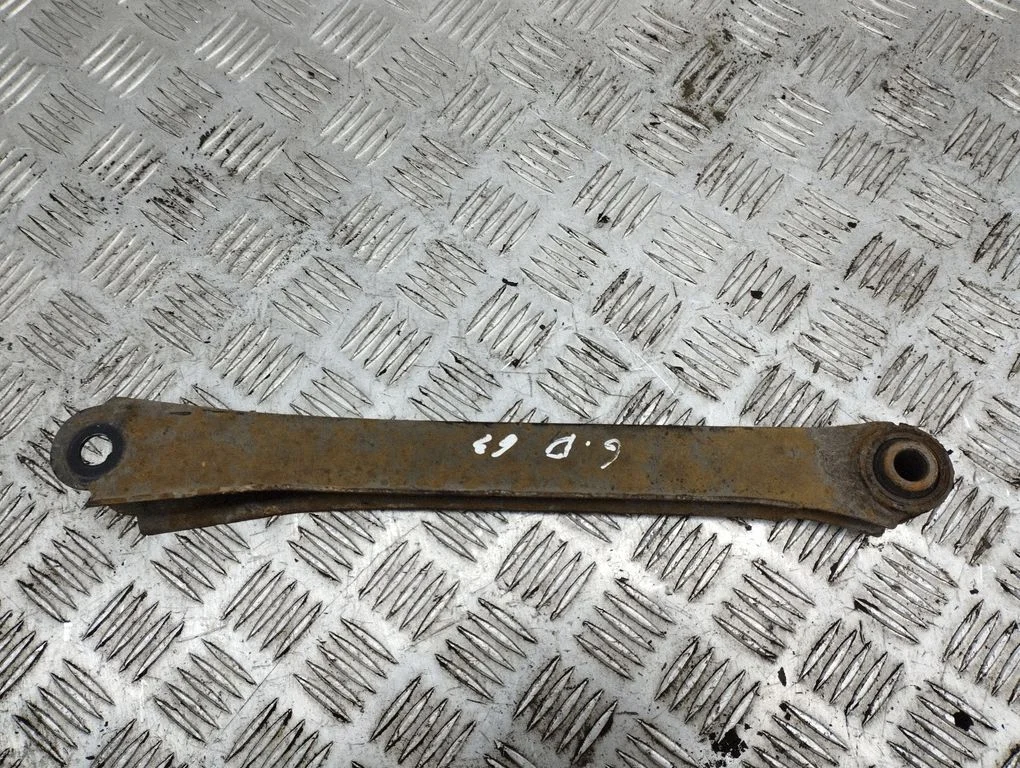Rear upper control arm/wishbone – right