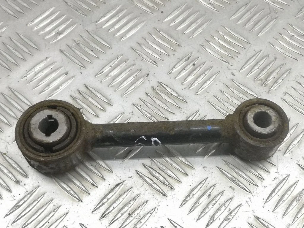 Rear upper control arm/wishbone – right