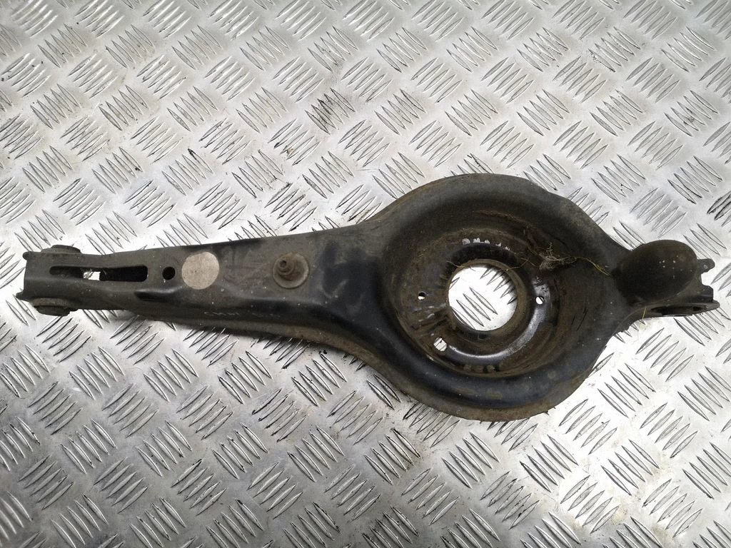 Rear upper control arm/wishbone – right