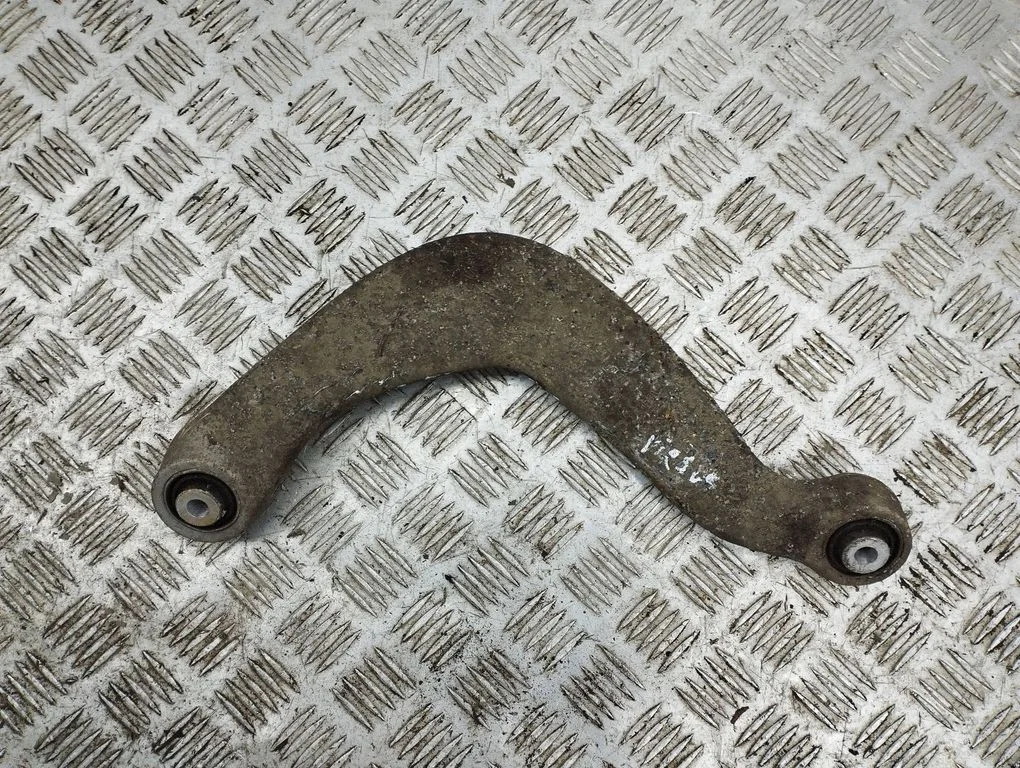 Rear upper control arm/wishbone – right