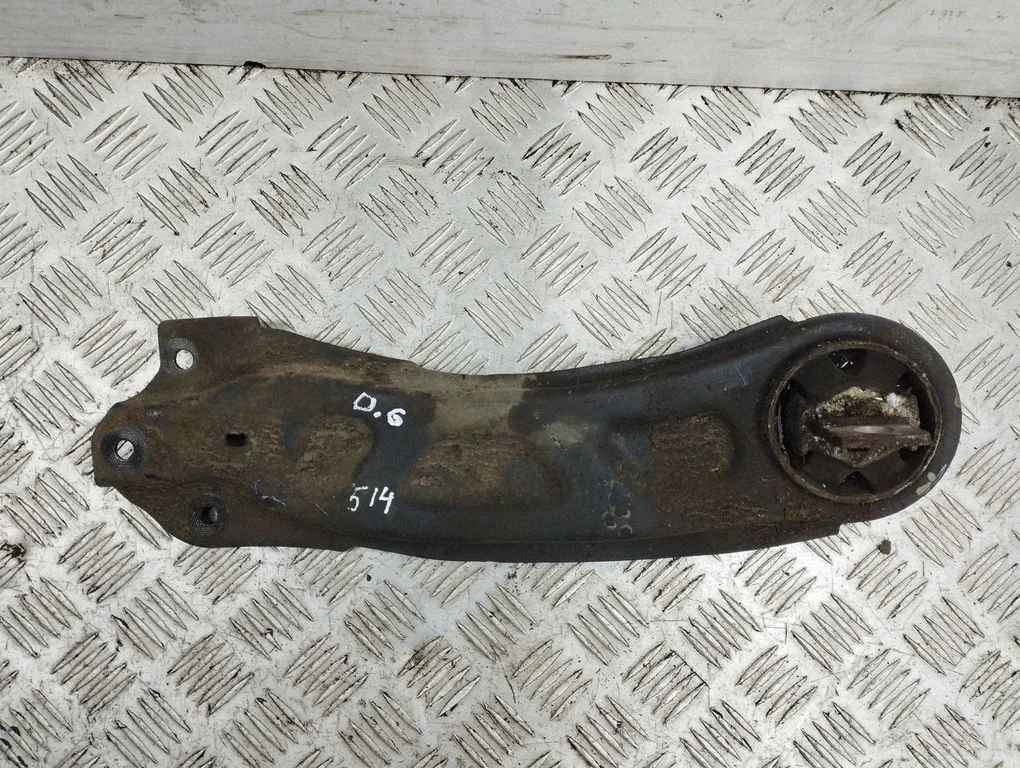 Rear upper control arm/wishbone – right