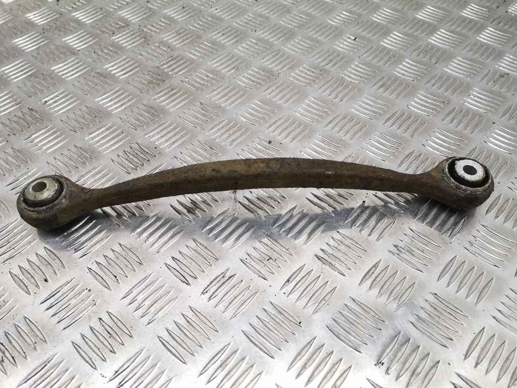 Tagumine ülemine õõtshoob – vasak