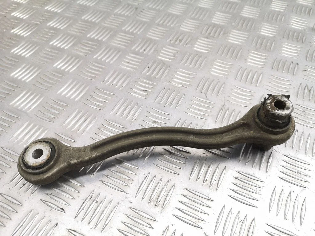 Rear upper control arm/wishbone – right