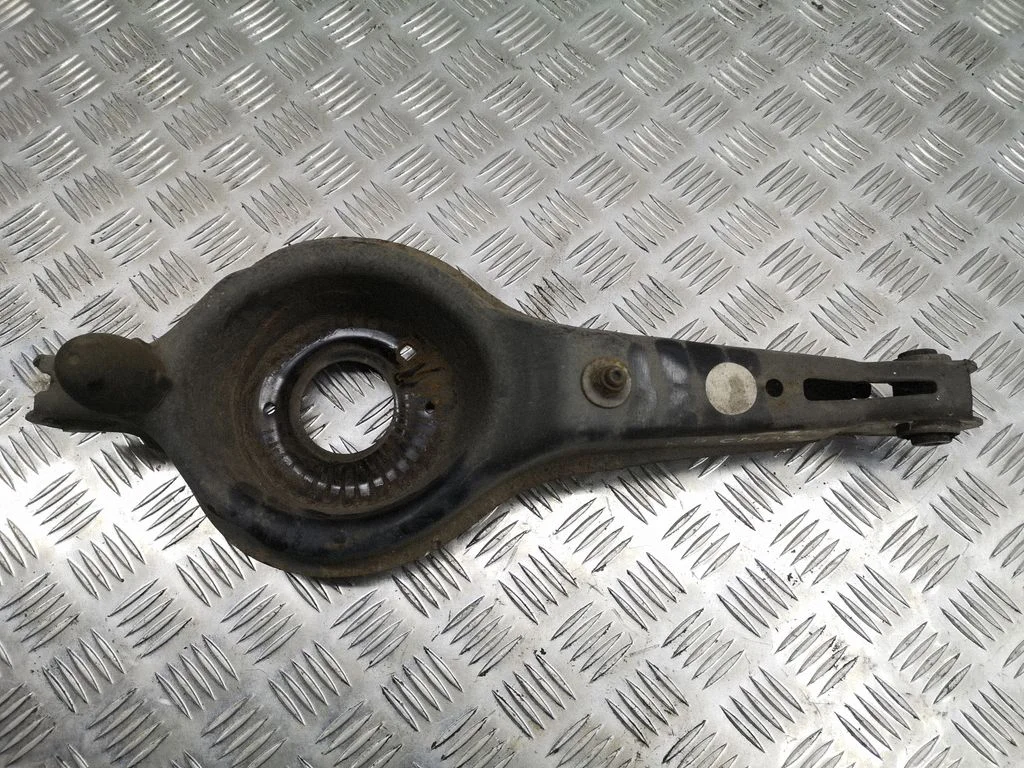 Rear upper control arm/wishbone – left