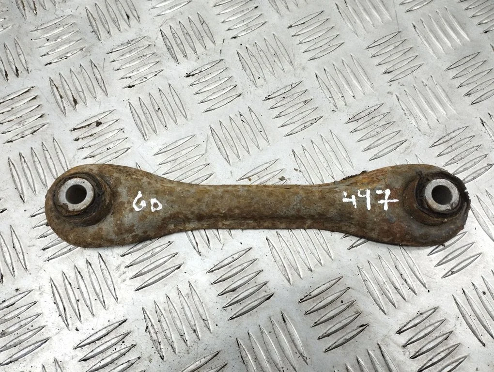 Rear upper control arm/wishbone – right