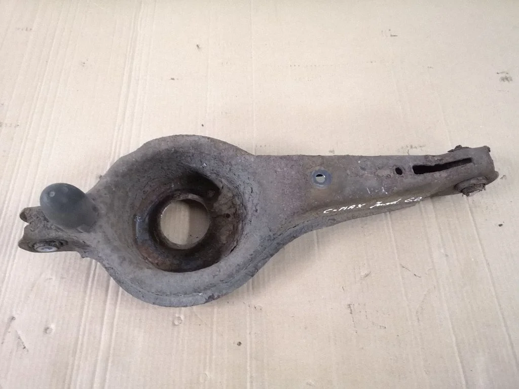 Rear upper control arm/wishbone – right