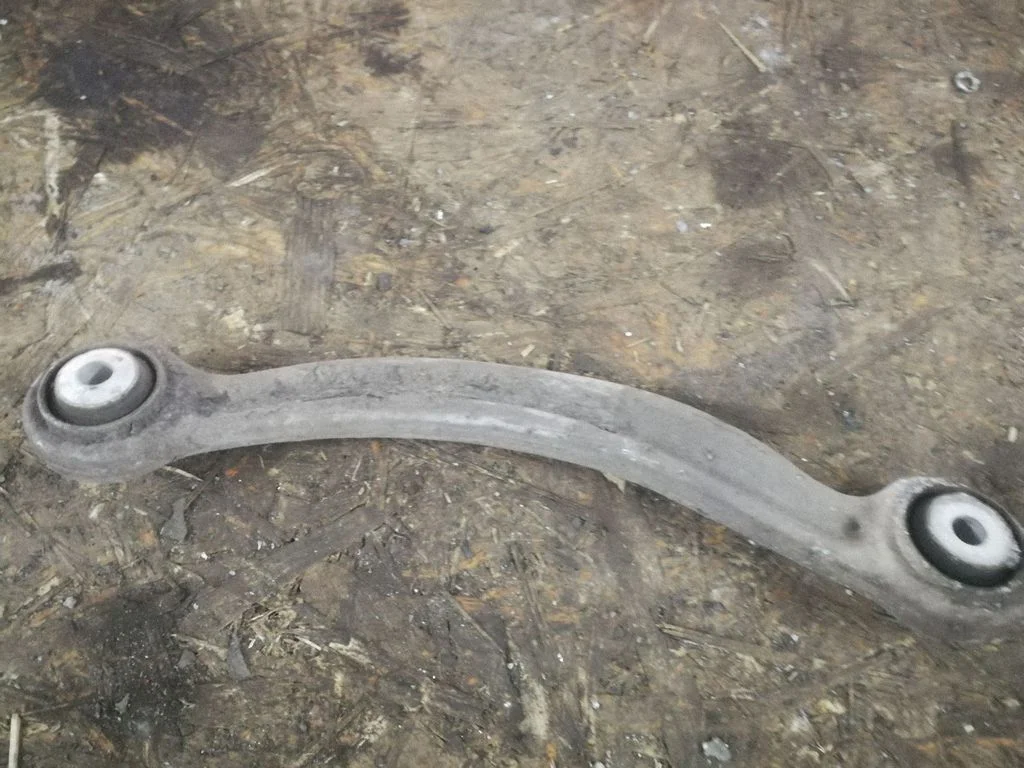 Rear upper control arm/wishbone – left