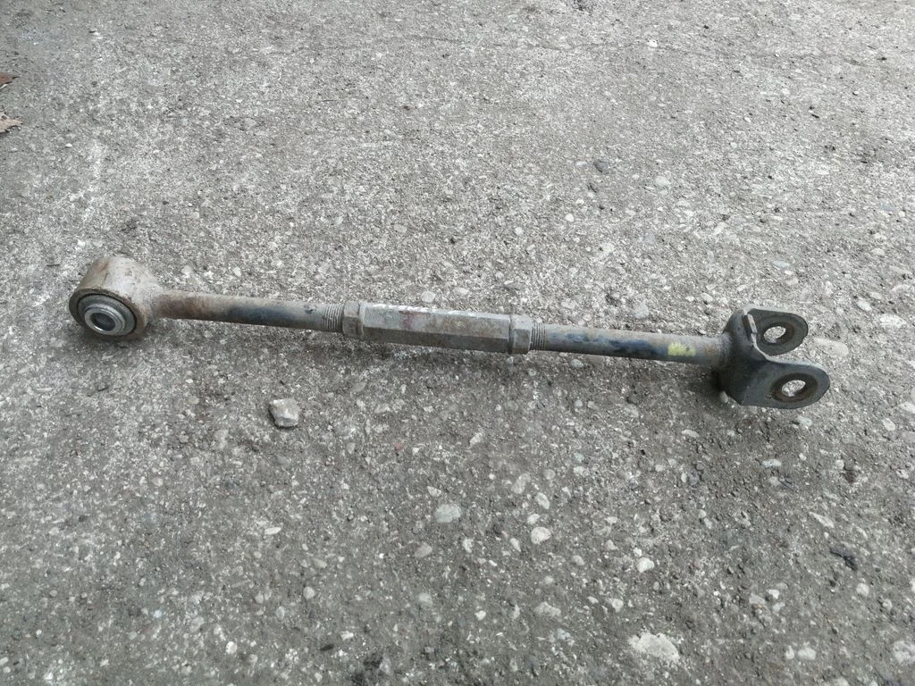 Rear upper control arm/wishbone – rear left