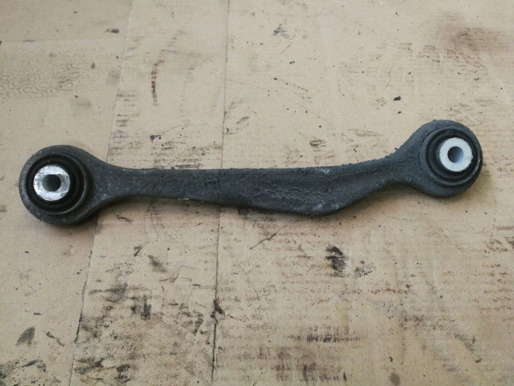 Rear upper control arm/wishbone – left