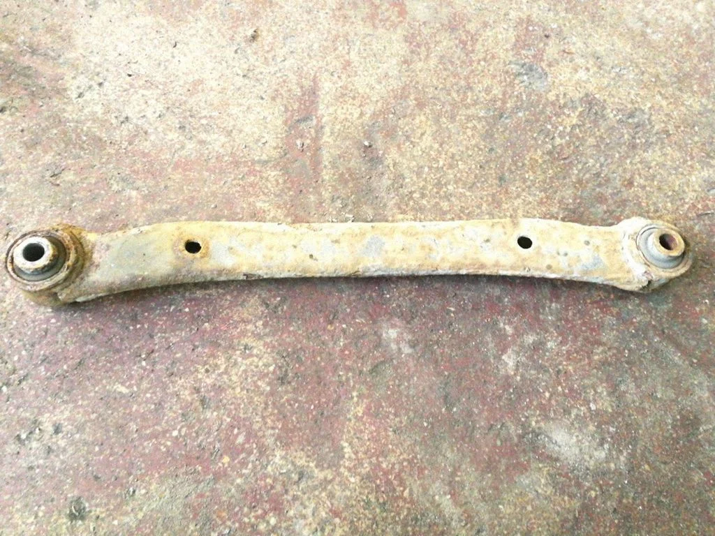 Rear upper control arm/wishbone – right