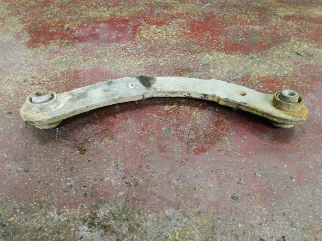 Rear upper control arm/wishbone – right