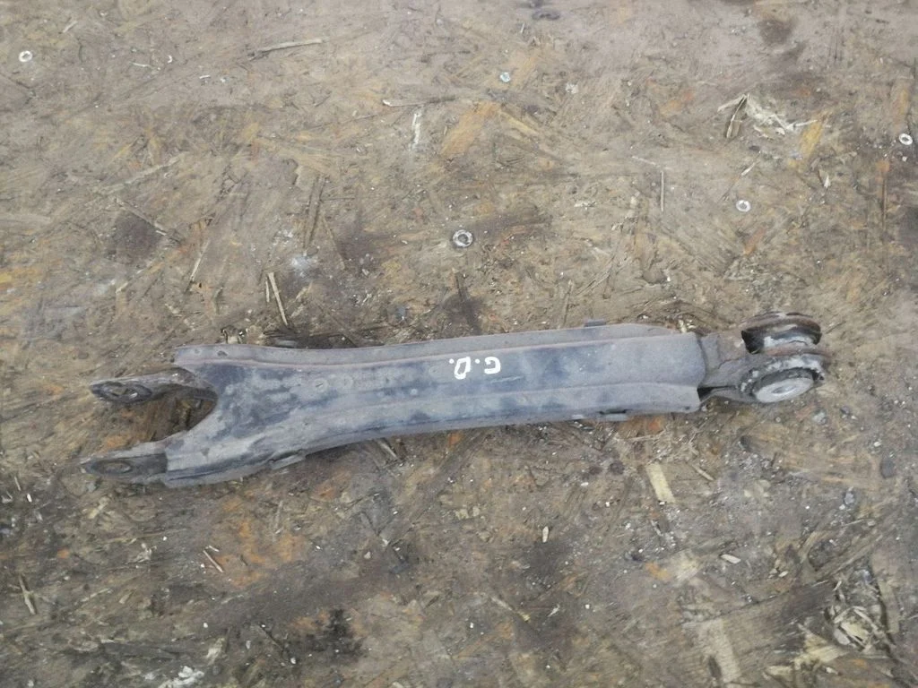 Rear upper control arm/wishbone – right