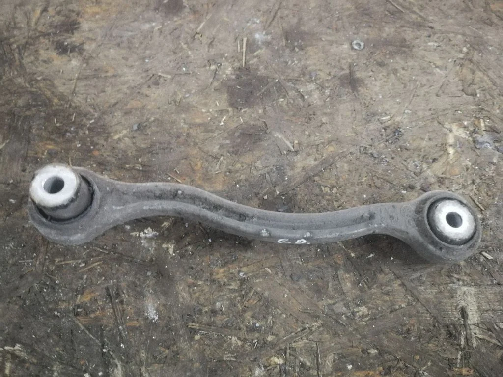 Rear upper control arm/wishbone – right