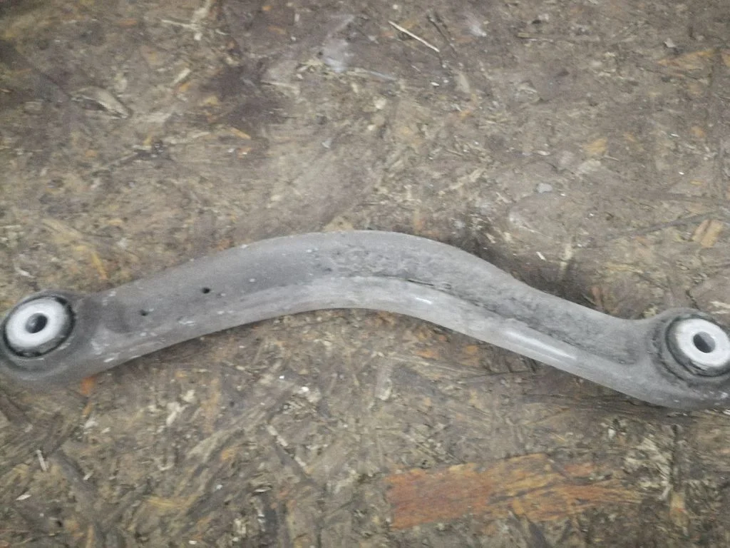 Rear upper control arm/wishbone – right