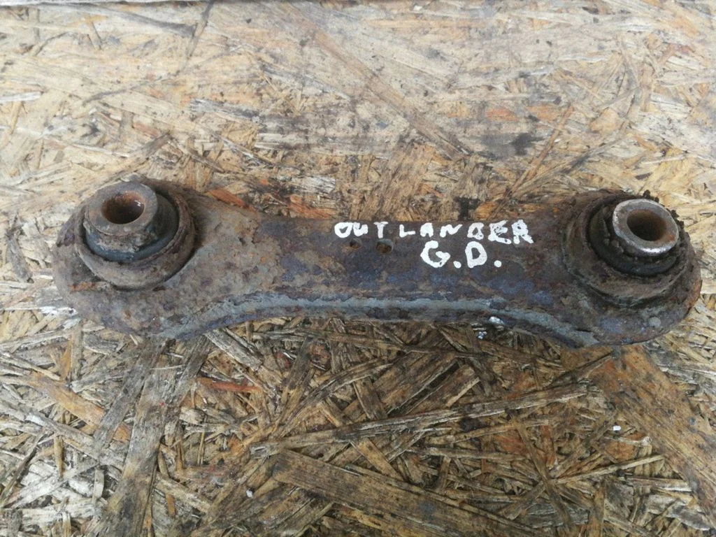 Rear upper control arm/wishbone – Mitsubishi Outlander (2007-2012)