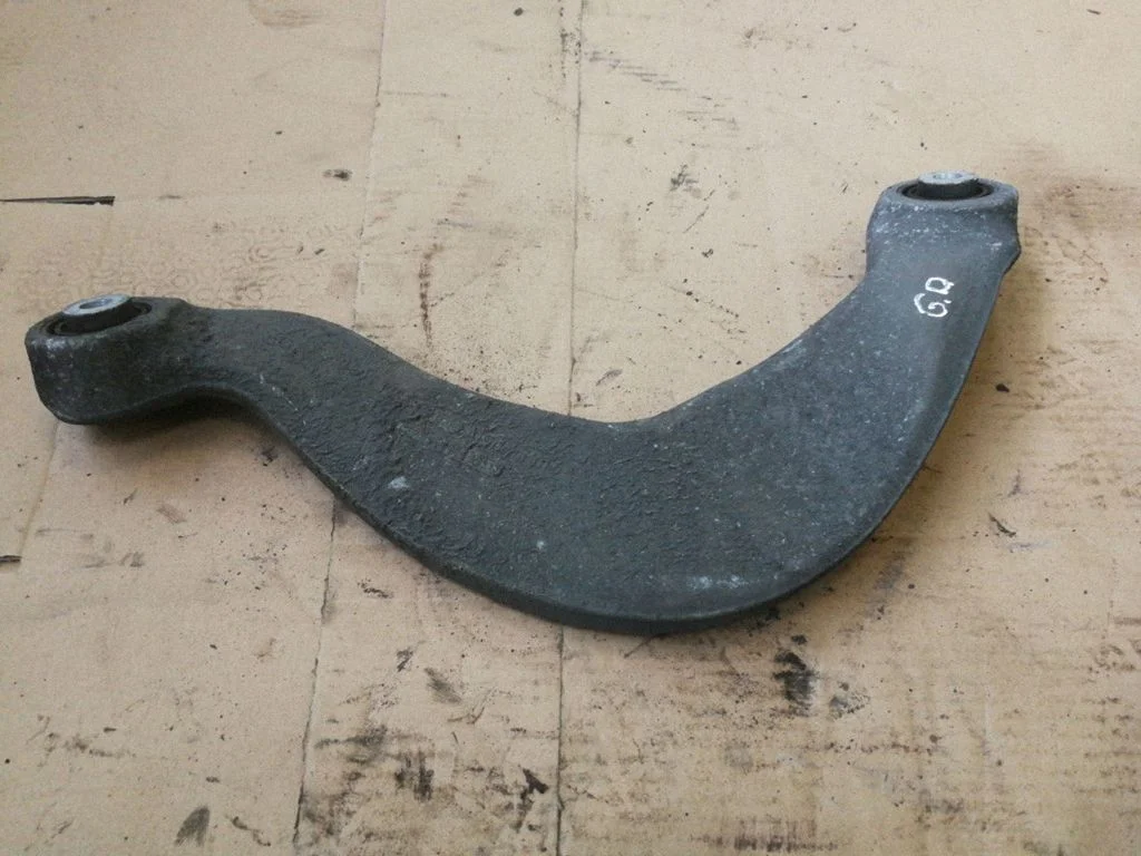 Rear upper control arm/wishbone – right