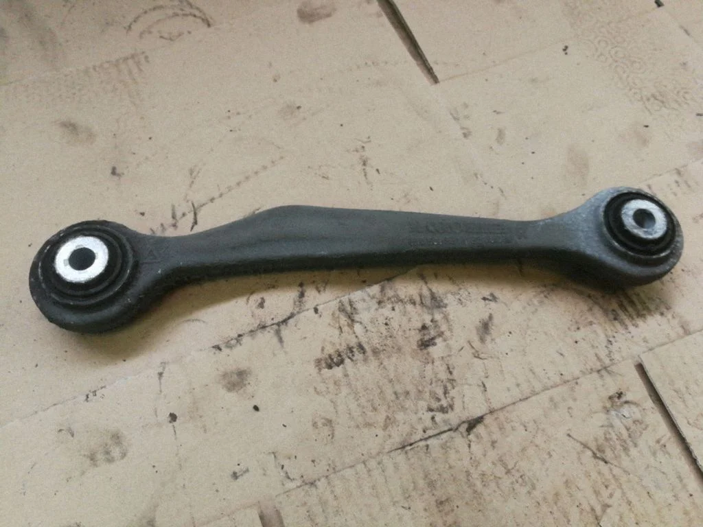 Rear upper control arm/wishbone – right