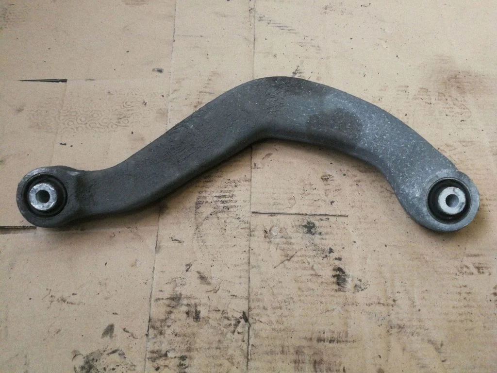 Rear upper control arm/wishbone – left