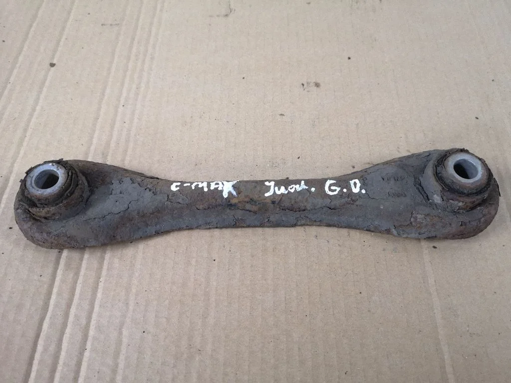 Rear upper control arm/wishbone – right