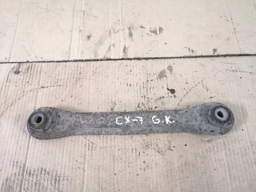 Rear upper control arm/wishbone – left