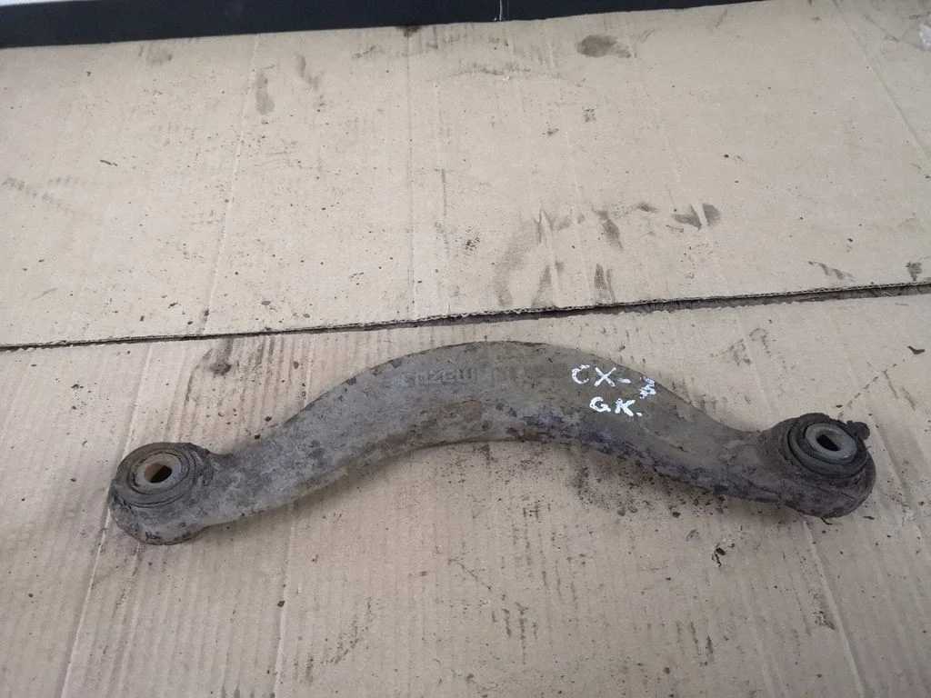Rear upper control arm/wishbone – left