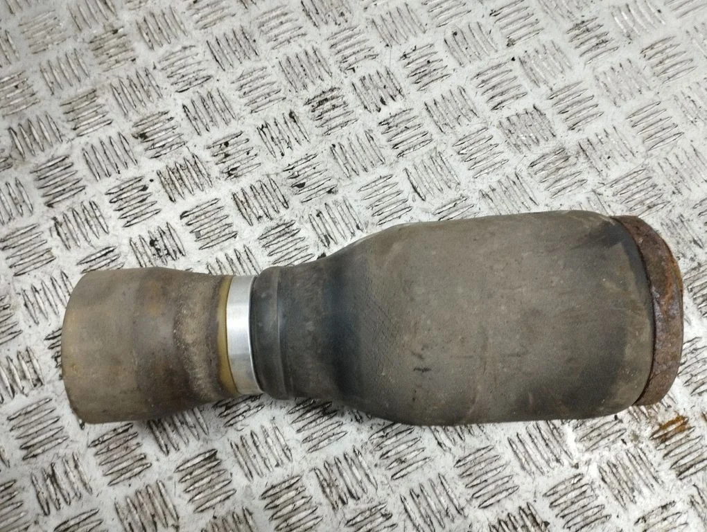Aizmugurējais pneimatiskais (gaisa) spilvens – labā