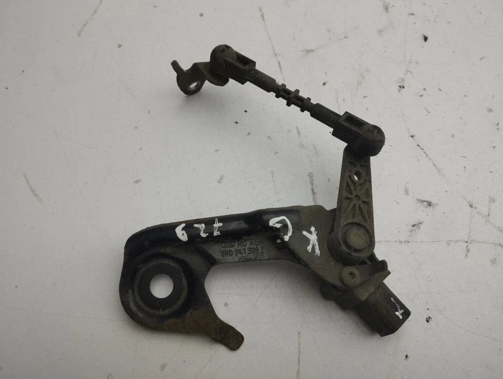 Aizmugurējās gaisa balstiekārtas augstuma sensors 8R0941309E