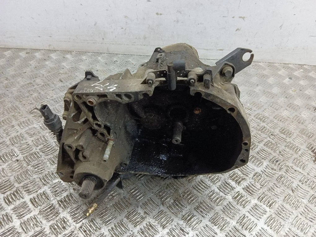 Manual 5 speed gearbox