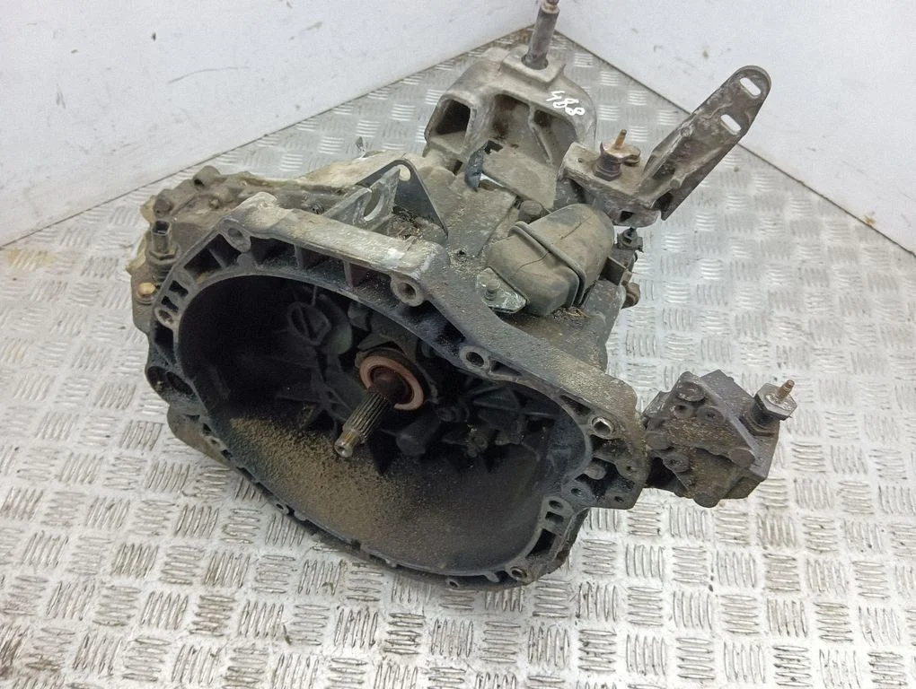 Manual 5 speed gearbox