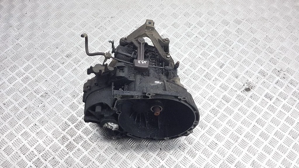 Manual 5 speed gearbox 3M5R7002YF
