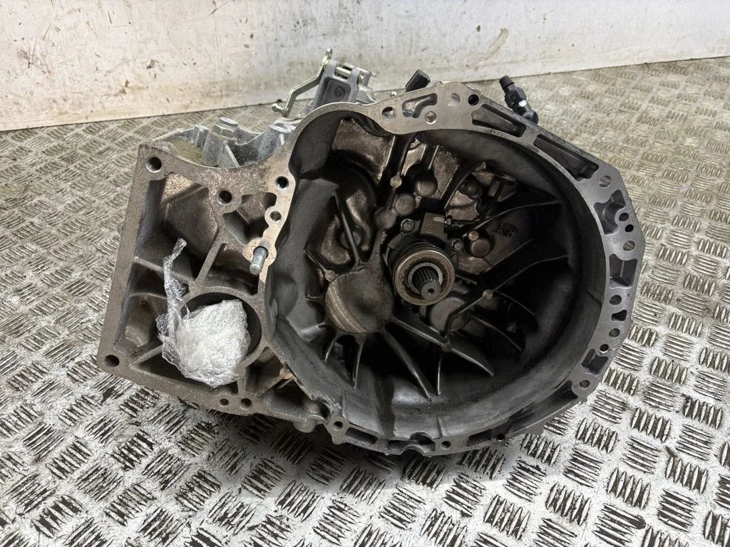 Manual 6 speed gearbox
