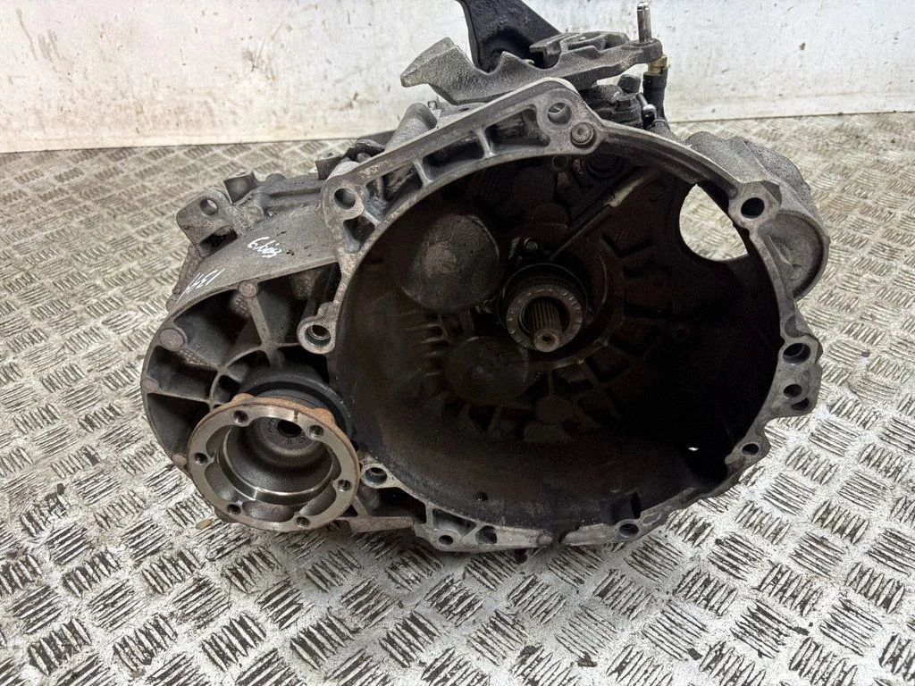 Mehāniskā 6 pārnesumu ātrumkārba FM62Q036