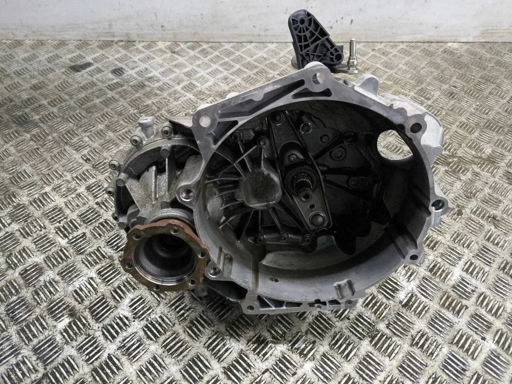 Manual 6 speed gearbox UTY020622