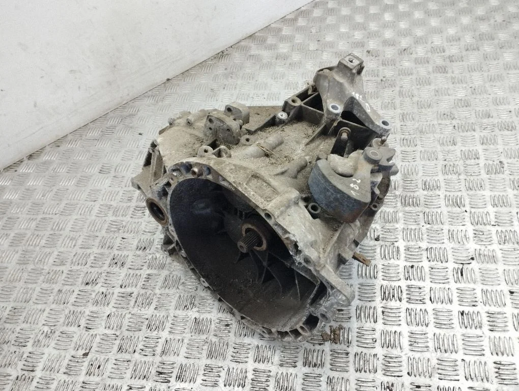 Mehaaniline 6-käiguline käigukast 6M227F096E6