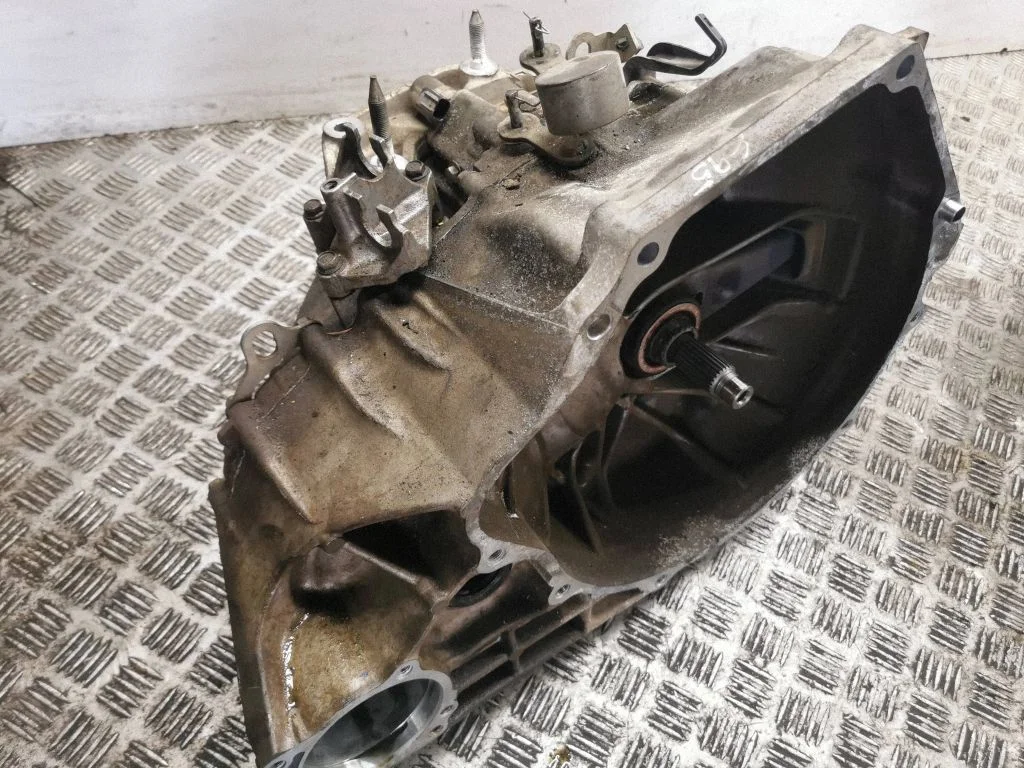 Manual 6 speed gearbox 7GF02001908