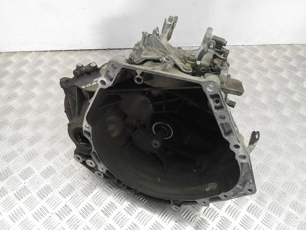 Manual 6 speed gearbox D6020