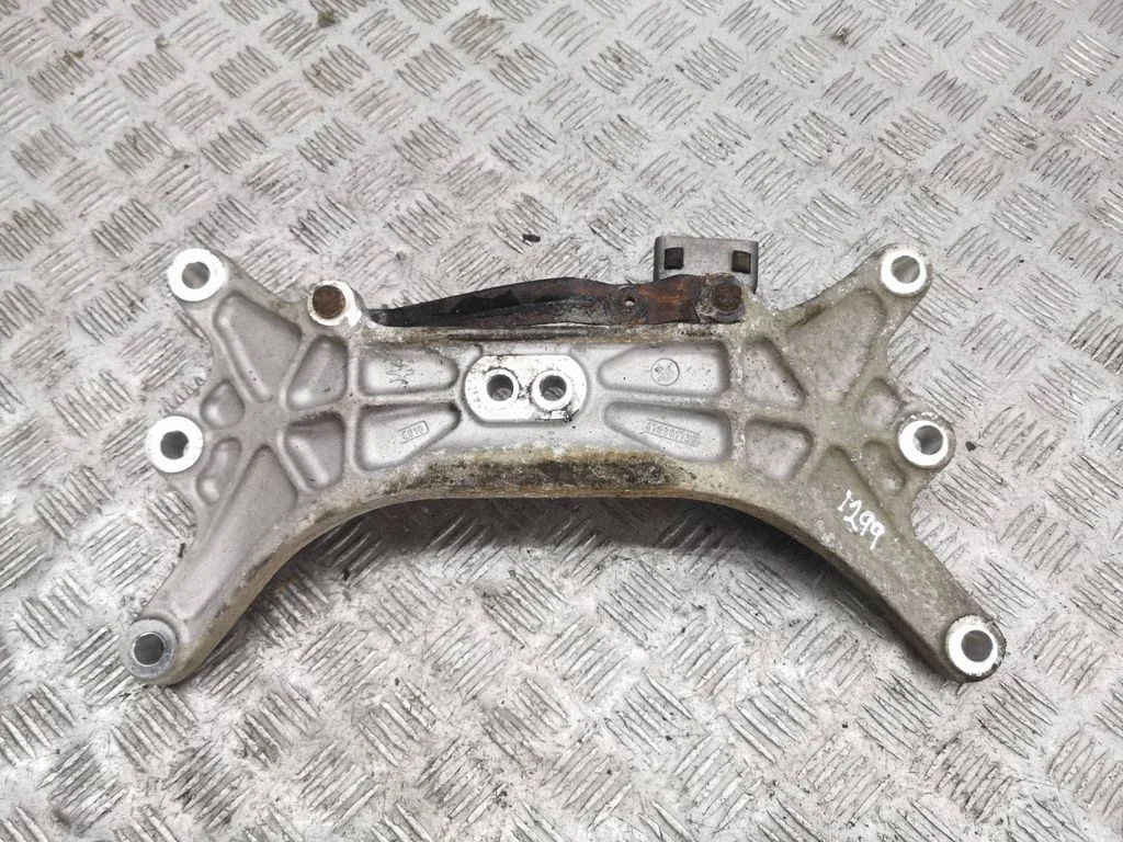 Gearbox mounting bracket 670001738