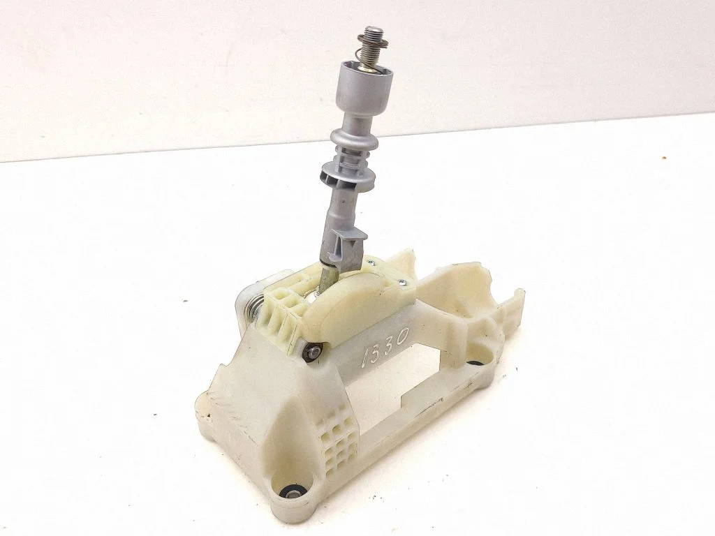 Gear selector mechanism 80045