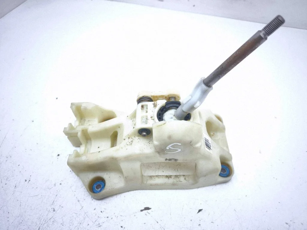 Gear selector mechanism