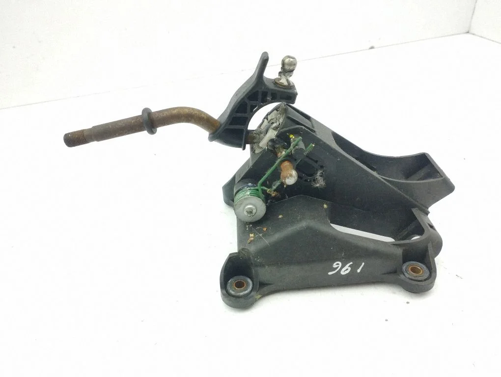 Gear selector mechanism 335300F010