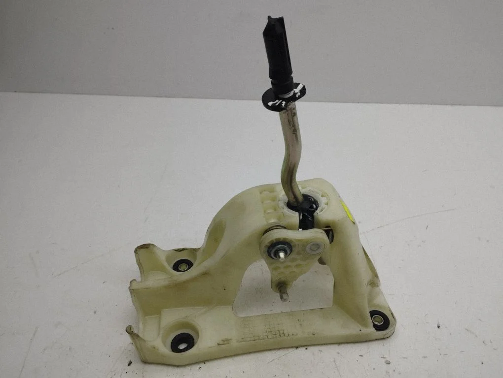 Gear selector mechanism 03003YAA000