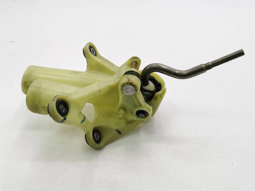 Gear selector mechanism