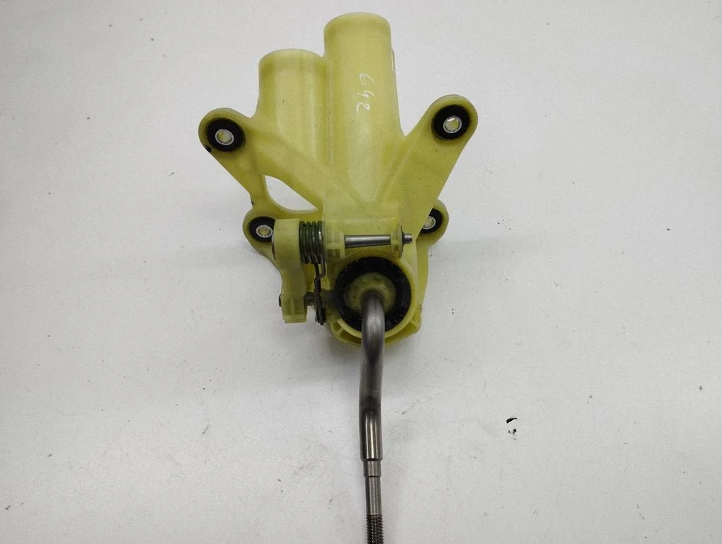 Gear selector mechanism