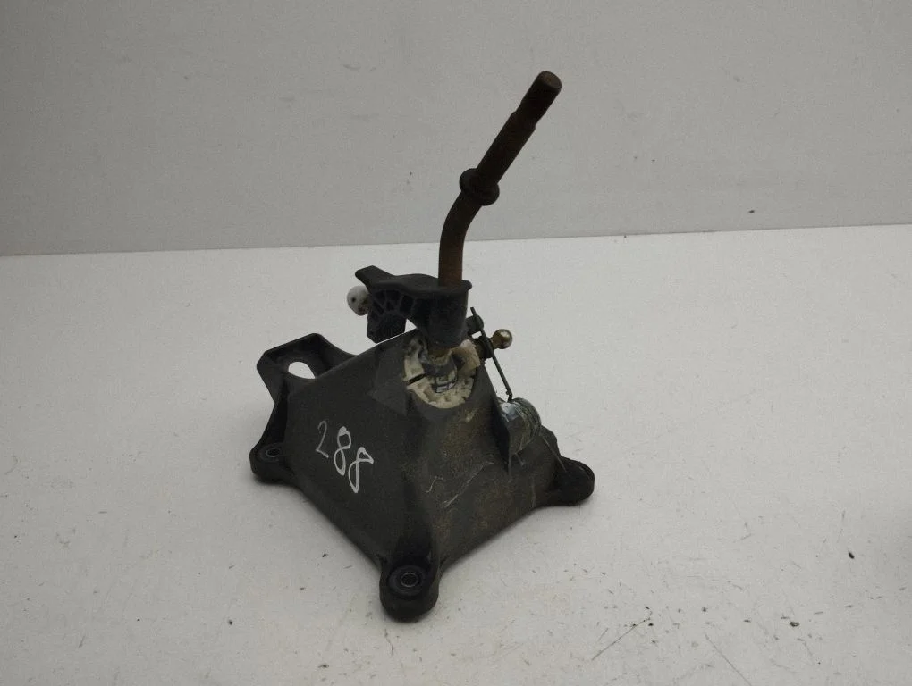 Gear selector mechanism 335300F010
