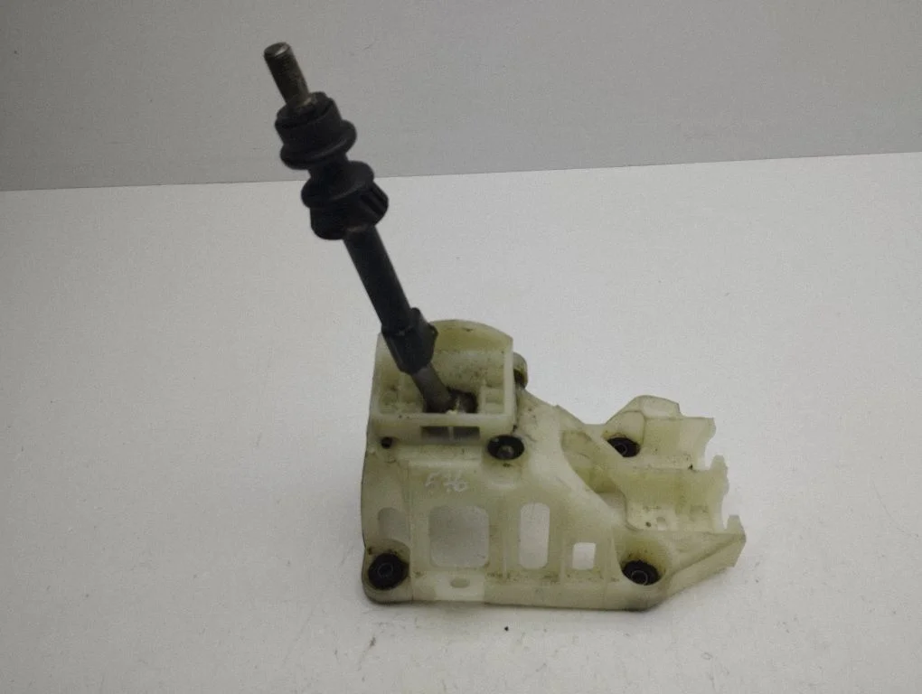 Gear selector mechanism