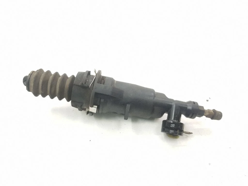 Clutch slave cylinder